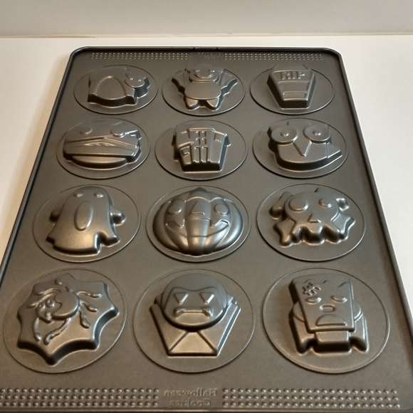 Sweet Creations Halloween Cookies Metal Baking Pan - Picture 2 of 7